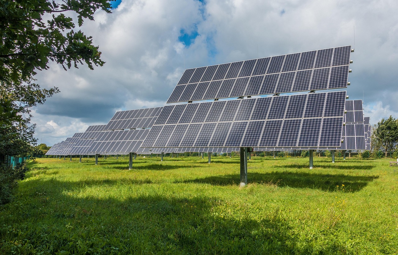 Energia e fotovoltaico (profili per impianti fotovoltaici e strutture di supporto), dissipatori